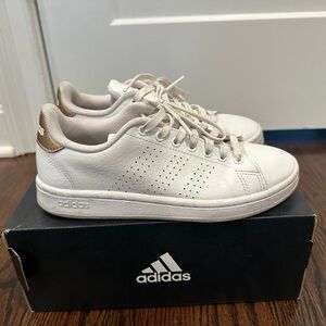 ADIDAS Advantage Sneaker size 6